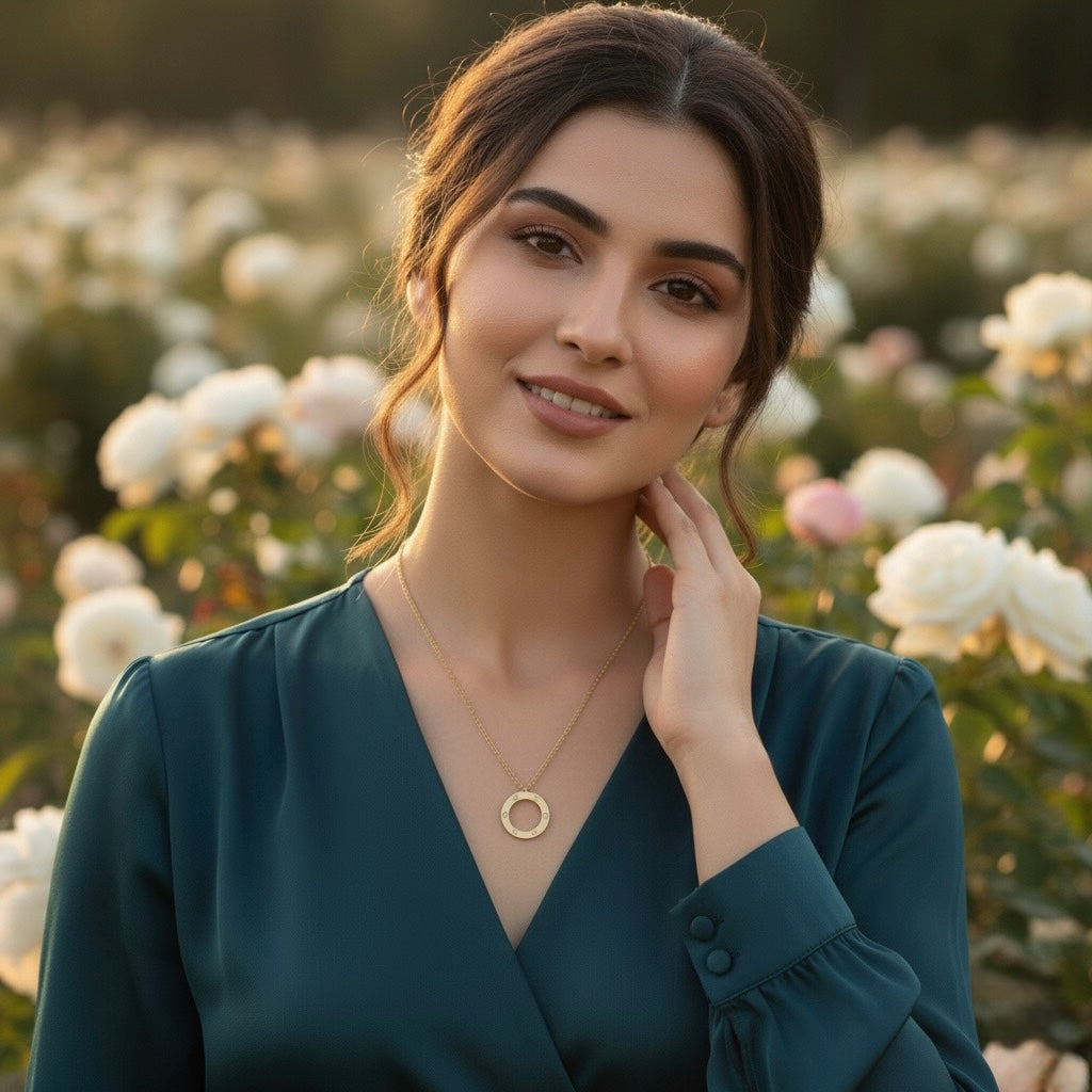 Screw Zirconia Gold Circle Necklace