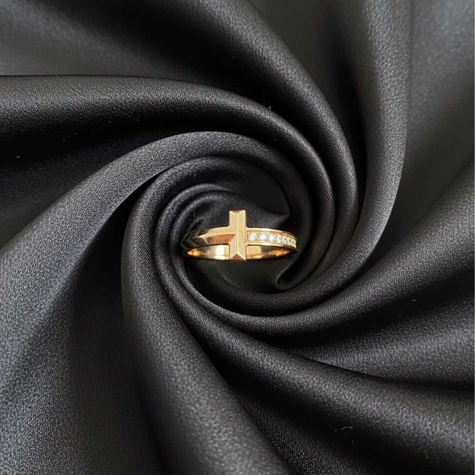 Tiffany-Style Elegant Ring