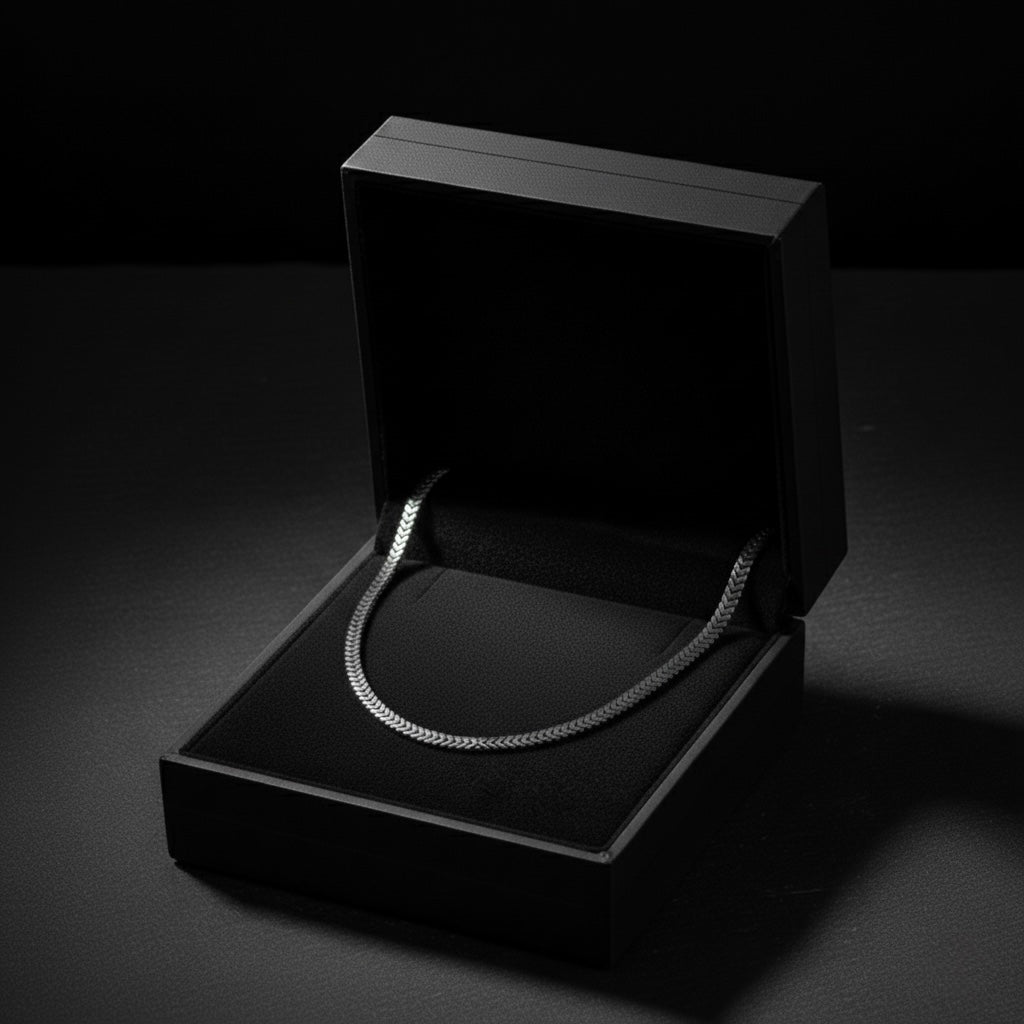 Black Gallstone Arrow Necklace – Minimal Pendant